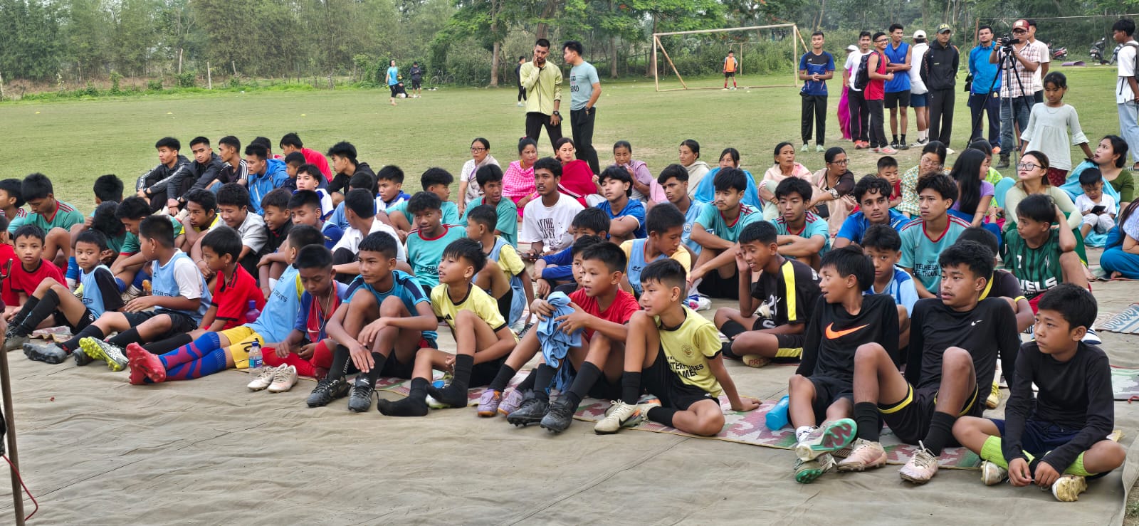 ASSAM RIFLES DISTRIBUTES HOCKEY KITS TO YOUTH CLUBS AT KANGJEIBUNG LEPHRAKPAM (2)