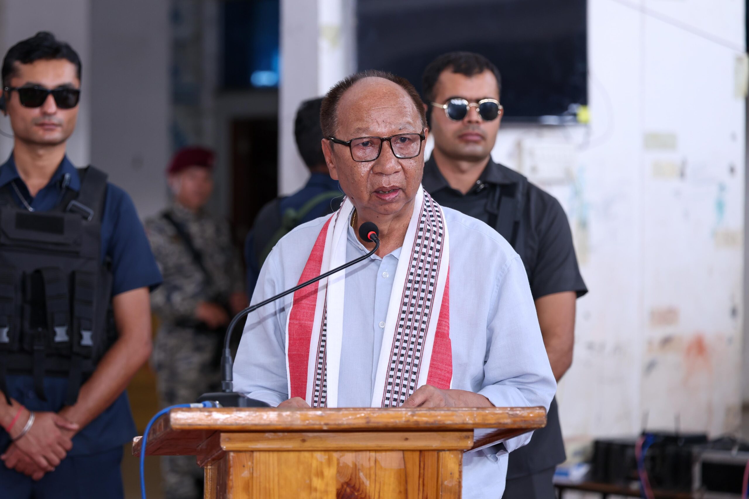 CM distributes medical aid to 26 IDPs in Imphal