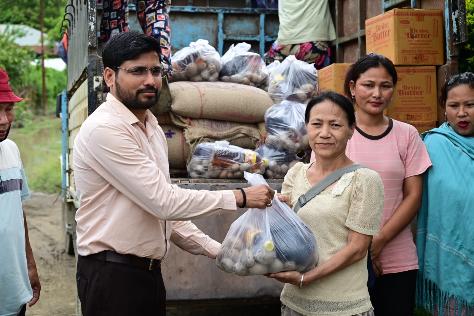 DC visits Flood-hit areas in Churachandpur