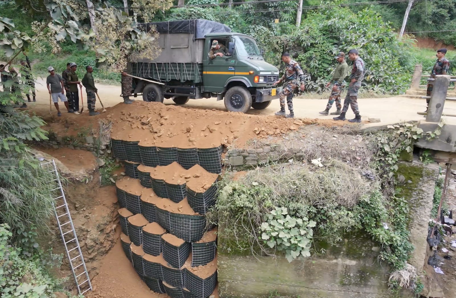 Assam Rifles restores road connectivity near Tuibong