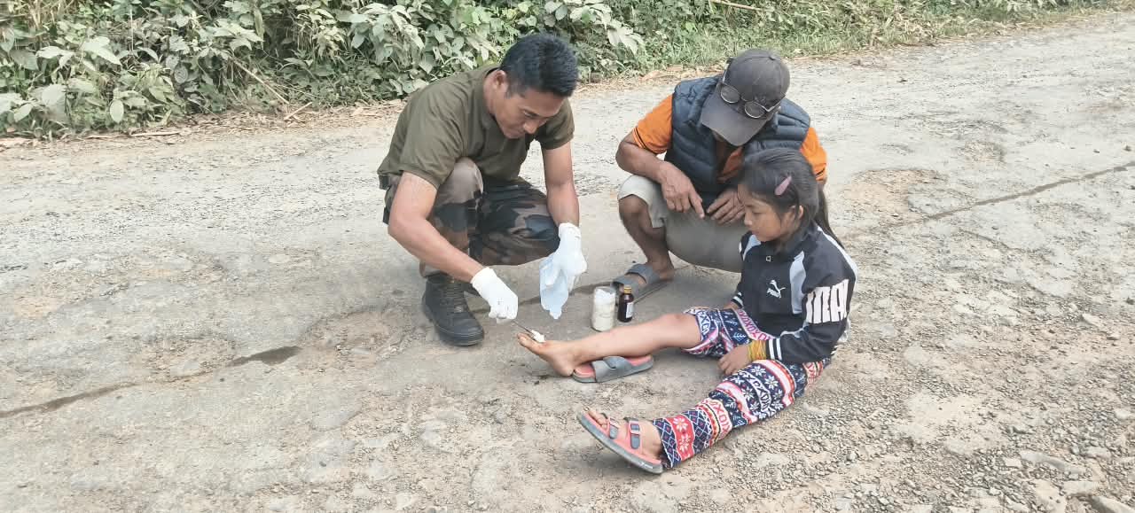 Assam Rifles provides immediate aid to five road accident victims in Chandel